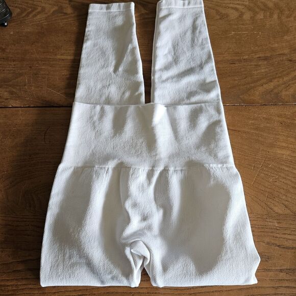 Warners Blissful Benefits Size Small/Medium White Leggings Like NEW - Picture 2 of 6